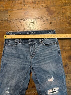 White house and Black Market SZ 2 Skinny Blue Distressed Women’s Jeans